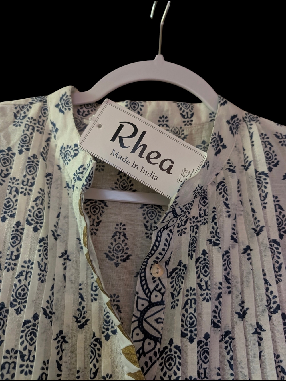 White & Navy Printed Tunic Blouse with Gold Trim. Size S/M - Picture 4 of 8